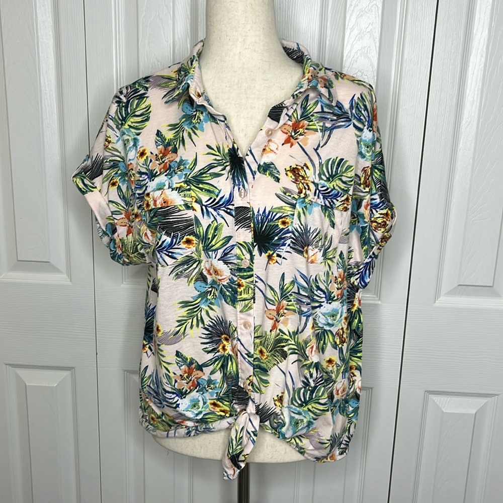 LOVE POTION TIE HEM TOP